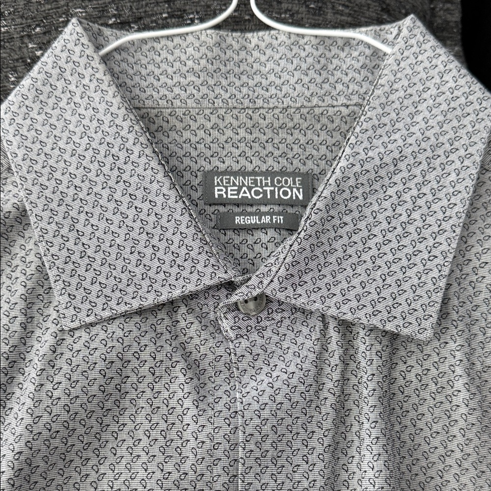 Kenneth Cole Reaction Gray Patterned Button-Down Shirt